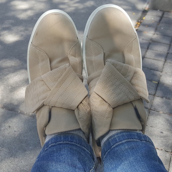 HOSTPICK !!! BURBERRY  Runway Collection Sneakers - Picture 4 of 8